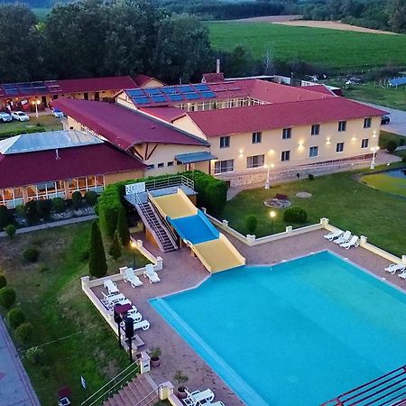 Ligetalja Termal Hotel Peneszlek Eksteriør billede