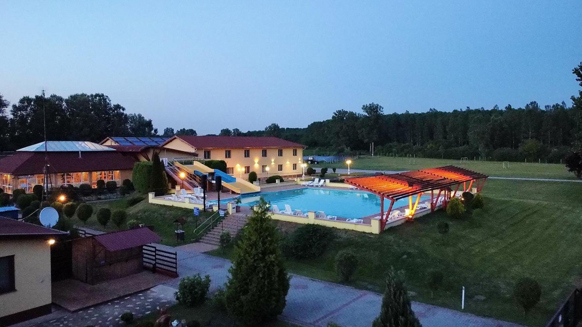 Ligetalja Termal Hotel Peneszlek Eksteriør billede