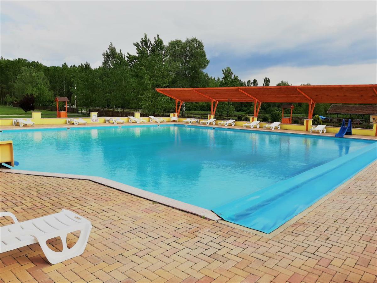 Ligetalja Termal Hotel Peneszlek Eksteriør billede